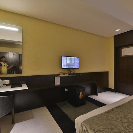 Hotel The Golden Oak Rāipur Esterno foto