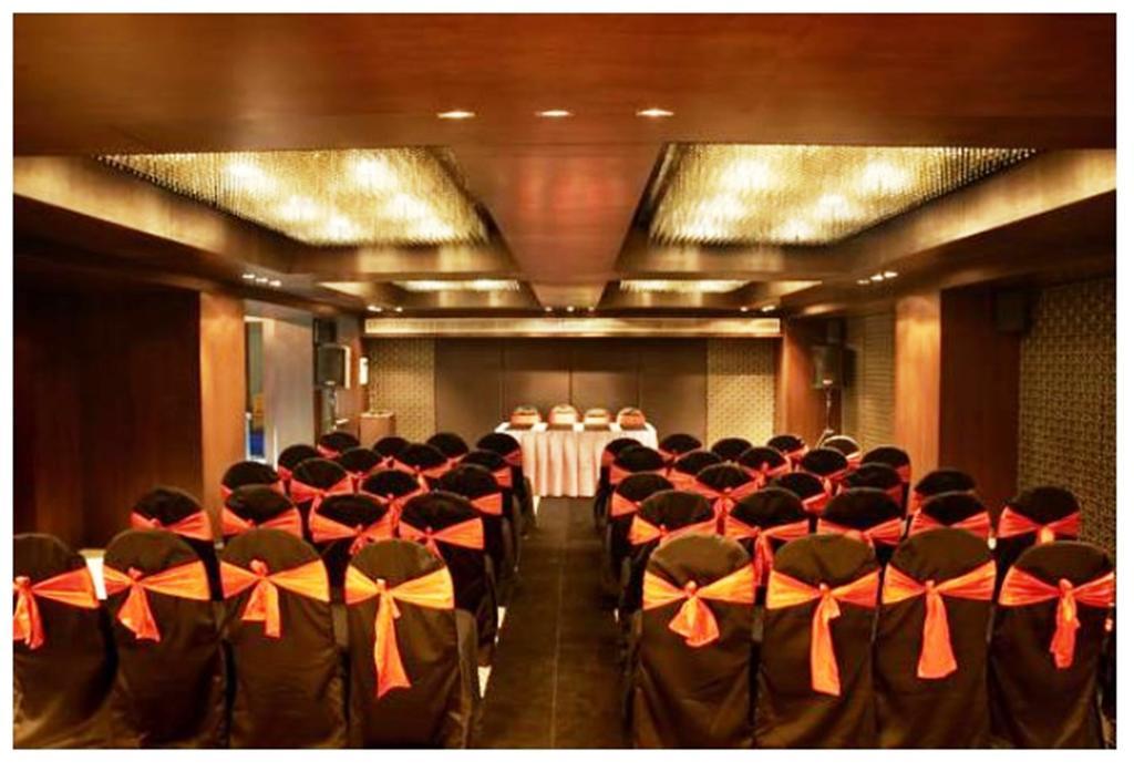 Hotel The Golden Oak Rāipur Esterno foto