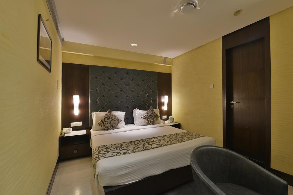 Hotel The Golden Oak Rāipur Esterno foto