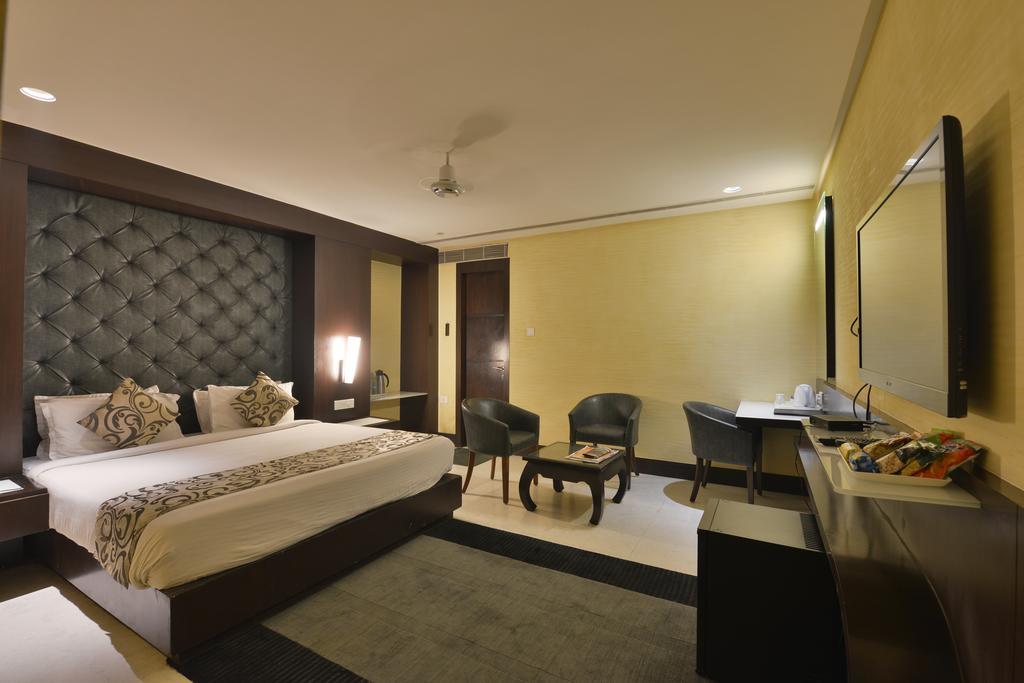 Hotel The Golden Oak Rāipur Esterno foto