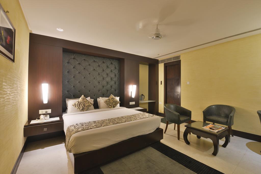 Hotel The Golden Oak Rāipur Esterno foto
