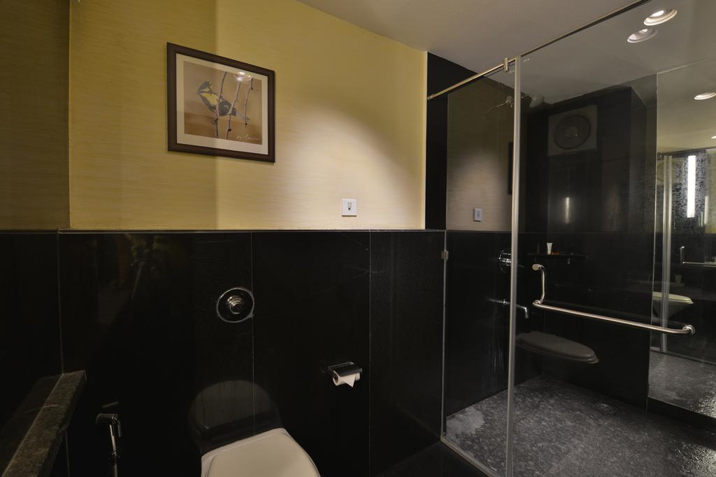 Hotel The Golden Oak Rāipur Esterno foto