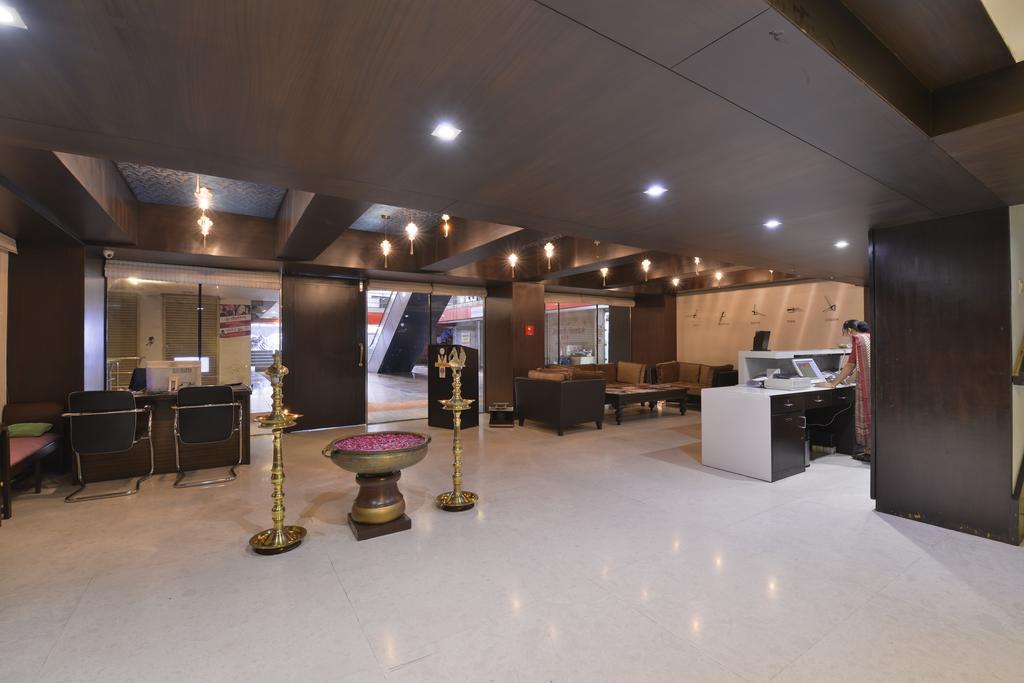 Hotel The Golden Oak Rāipur Esterno foto