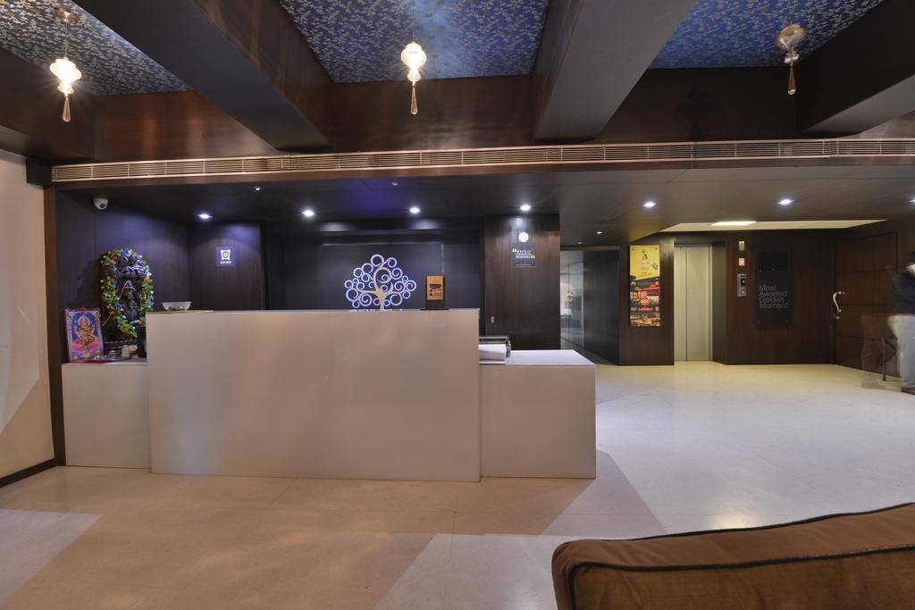 Hotel The Golden Oak Rāipur Esterno foto