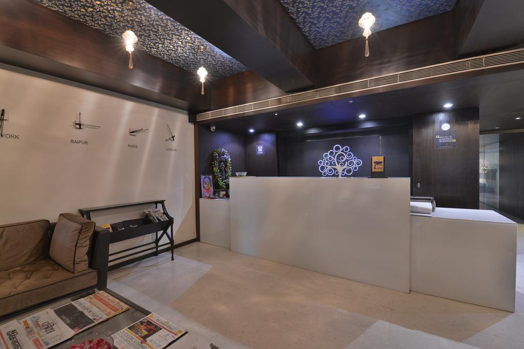Hotel The Golden Oak Rāipur Esterno foto