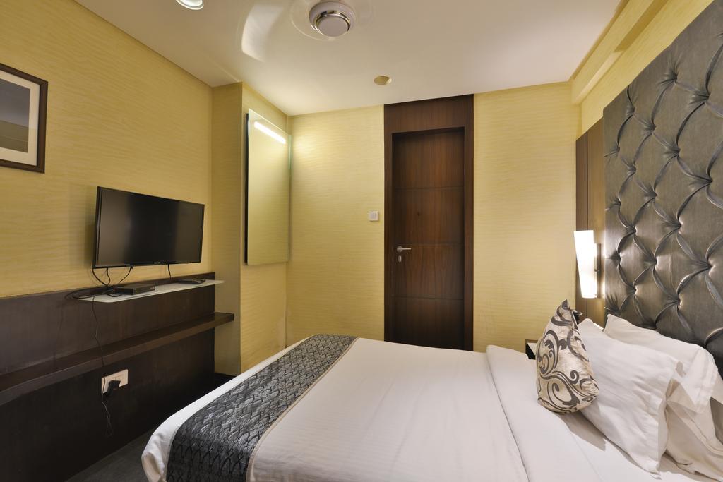 Hotel The Golden Oak Rāipur Esterno foto
