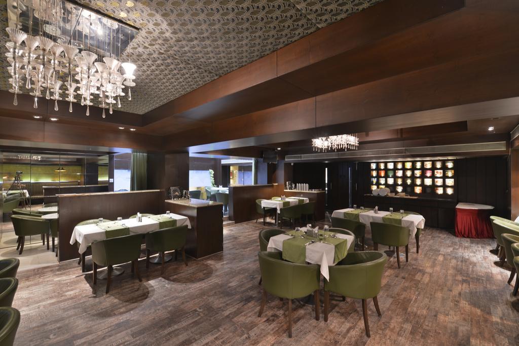 Hotel The Golden Oak Rāipur Esterno foto